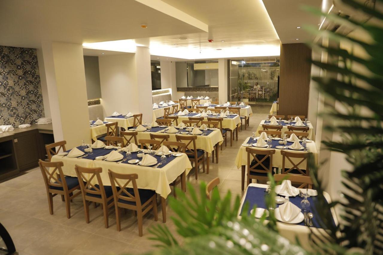 Pyramids Oasis Hotel