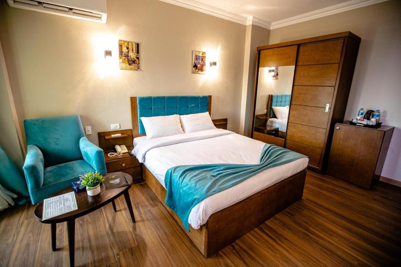 Pyramids Oasis 4* Kafret el-Gabal